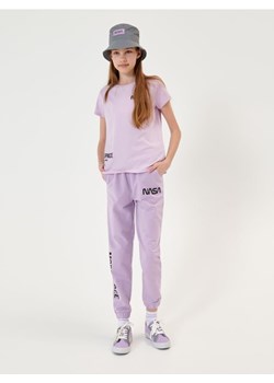 Sinsay - Spodnie dresowe jogger NASA - fioletowy ze sklepu Sinsay w kategorii Spodnie dziewczęce - zdjęcie 161223900