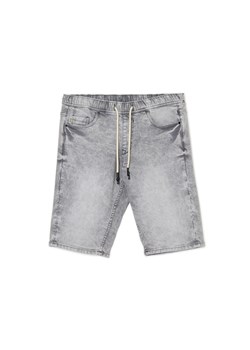 Cropp - Szare szorty jeansowe jogger - jasny szary ze sklepu Cropp w kategorii Spodenki męskie - zdjęcie 161252711