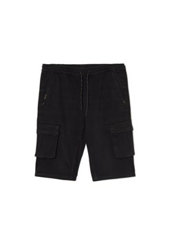 Cropp - Jeansowe szorty jogger cargo - czarny ze sklepu Cropp w kategorii Spodenki męskie - zdjęcie 161252721