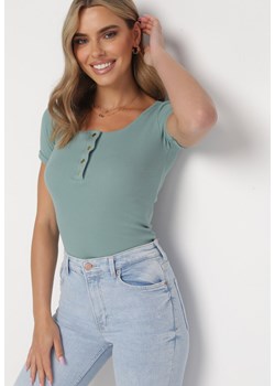 Zielony T-shirt Jocela ze sklepu Born2be Odzież w kategorii Bluzki damskie - zdjęcie 161253292