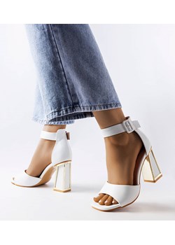 Białe sandały na słupku Marlens ze sklepu gemre w kategorii Sandały damskie - zdjęcie 161257470