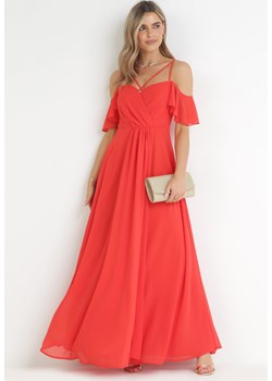 Czerwona Maxi Sukienka o Rozkloszowanym Fasonie na Cienkich Skrzyżowanych Ramiączkach Hendina ze sklepu Born2be Odzież w kategorii Sukienki - zdjęcie 161272531