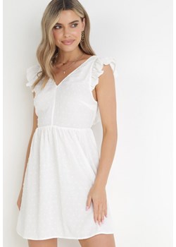 Biała Rozkloszowana Sukienka Mini z Tkaniny Plumeti i Odkrytymi Plecami Caitadi ze sklepu Born2be Odzież w kategorii Sukienki - zdjęcie 161272551