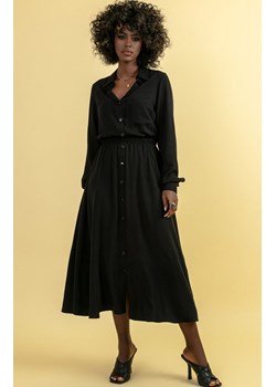Długa zapinana sukienka w kolorze czarnym F1648, Kolor czarny, Rozmiar S, Fobya ze sklepu Primodo w kategorii Sukienki - zdjęcie 161307182