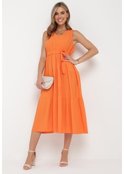 Pomarańczowa Wiskozowa Sukienka Midi z Gumką w Pasie i Materiałowym Paskiem Bicuh ze sklepu Born2be Odzież w kategorii Sukienki - zdjęcie 161316961