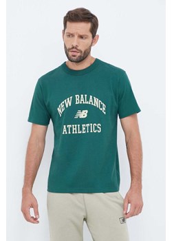 New Balance t-shirt bawełniany kolor zielony z nadrukiem ze sklepu ANSWEAR.com w kategorii T-shirty męskie - zdjęcie 161342341