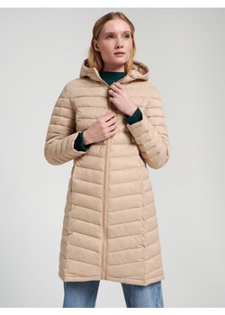 Sinsay - Płaszcz pikowany z kapturem - kremowy ze sklepu Sinsay w kategorii Płaszcze damskie - zdjęcie 161343120