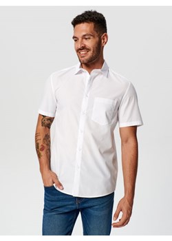 Sinsay - Koszula regular fit z krótkim rękawem - biały ze sklepu Sinsay w kategorii Koszule męskie - zdjęcie 161364260