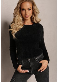 Czarny Prążkowany Sweter o Dopasowanym Fasonie z Dłuższym Włosiem Noverose ze sklepu Renee odzież w kategorii Swetry damskie - zdjęcie 161368040