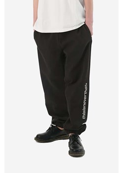 thisisneverthat spodnie dresowe bawełniane kolor czarny z aplikacją TN230TPAWP04-BLACK ze sklepu PRM w kategorii Spodnie męskie - zdjęcie 161393104