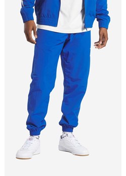 Reebok spodnie dresowe CL Vector Trackpant kolor niebieski gładkie IA2510-NIEBIESKI ze sklepu PRM w kategorii Spodnie męskie - zdjęcie 161393431