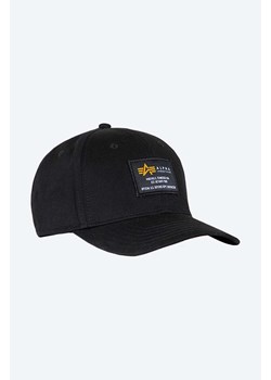 Alpha Industries czapka z daszkiem kolor czarny z aplikacją 128934.03-CZARNY ze sklepu PRM w kategorii Czapki z daszkiem damskie - zdjęcie 161393821