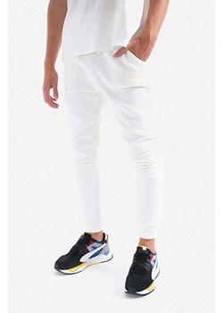 Alpha Industries spodnie dresowe bawełniane kolor biały z aplikacją 118366.626-BIALY ze sklepu PRM w kategorii Spodnie męskie - zdjęcie 161397111