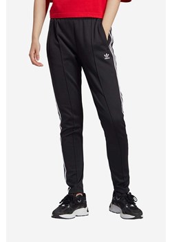 adidas Originals spodnie dresowe kolor czarny z aplikacją IB5916-CZARNY ze sklepu PRM w kategorii Spodnie damskie - zdjęcie 161397994