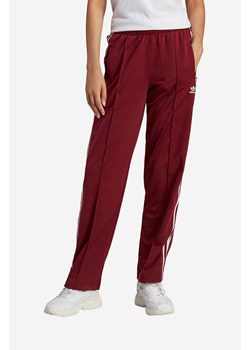 adidas Originals spodnie dresowe kolor czerwony z aplikacją IB7327-CZERWONY ze sklepu PRM w kategorii Spodnie damskie - zdjęcie 161399101