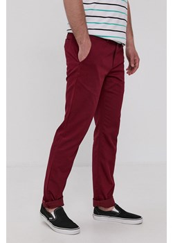 Vans Spodnie męskie kolor czerwony proste VN0A5FJ7ZBS1-pomegranat ze sklepu PRM w kategorii Spodnie męskie - zdjęcie 161403541