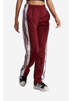 adidas Originals spodnie dresowe kolor czerwony z aplikacją IB7297-CZERWONY ze sklepu PRM w kategorii Spodnie damskie - zdjęcie 161404351