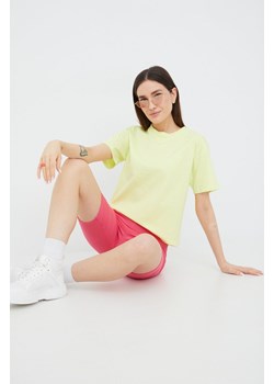 adidas Originals t-shirt bawełniany Trefoil Moments HE6891 kolor zielony HE6891-PULYEL ze sklepu PRM w kategorii Bluzki damskie - zdjęcie 161409540