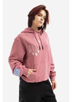 MCQ bluza bawełniana damska kolor różowy z kapturem z aplikacją 624727RST865005-PINK ze sklepu PRM w kategorii Bluzy damskie - zdjęcie 161412120