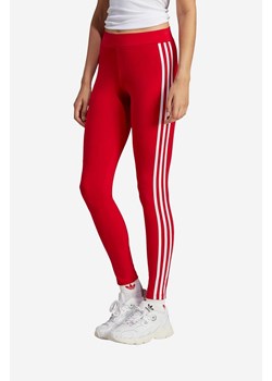 adidas Originals legginsy damskie kolor czerwony z aplikacją IB7382-CZERWONY ze sklepu PRM w kategorii Spodnie damskie - zdjęcie 161413842