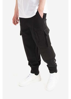 Neil Barett spodnie Hybrid Workwear Loose Sweatpants męskie kolor czarny w fasonie cargo BJP019CH.S018S.01-CZARNY ze sklepu PRM w kategorii Spodnie męskie - zdjęcie 161414184