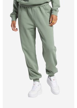 Reebok Classic spodnie bawełniane Classic AE Archive Fit kolor zielony gładkie IC0194-ZIELONY ze sklepu PRM w kategorii Spodnie damskie - zdjęcie 161415190