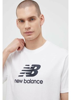 New Balance t-shirt bawełniany kolor biały wzorzysty MT31541WT-1WT ze sklepu PRM w kategorii T-shirty męskie - zdjęcie 161415310