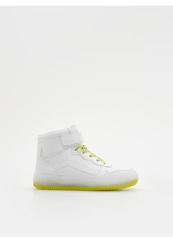 Reserved - Wysokie sneakersy - biały ze sklepu Reserved w kategorii Buty sportowe dziecięce - zdjęcie 161421330