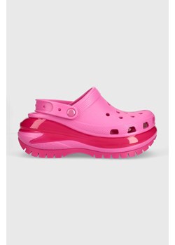 Crocs klapki Classic Mega Crush Clog damskie kolor różowy na platformie 207988 ze sklepu PRM w kategorii Klapki damskie - zdjęcie 161423750