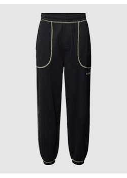 Spodnie dresowe z wyhaftowanym logo model ‘FUTURE’ ze sklepu Peek&Cloppenburg  w kategorii Spodnie męskie - zdjęcie 161427644