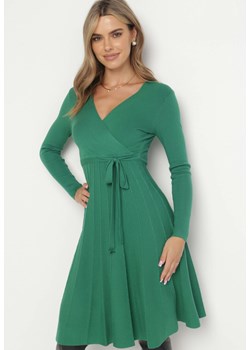 Zielona Sukienka Dzianinowa i Rozkloszowana z Kopertowym Dekoltem Hagdeh ze sklepu Born2be Odzież w kategorii Sukienki - zdjęcie 161438273