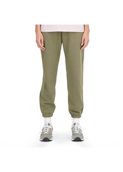 Spodnie New Balance WP33508CGN - zielone ze sklepu streetstyle24.pl w kategorii Spodnie damskie - zdjęcie 161439050