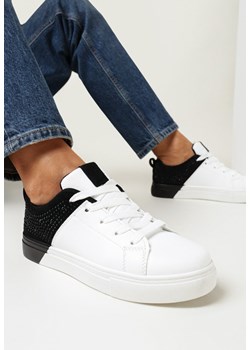 Biało-Czarne Sznurowane Sneakersy na Płaskiej Podeszwie z Ozdobnymi Cyrkoniami Gimena ze sklepu born2be.pl w kategorii Buty sportowe damskie - zdjęcie 161441560