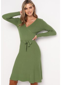 Zielona Sweterkowa Sukienka Rozkloszowana z Wiązanym Paskiem Florentame ze sklepu Born2be Odzież w kategorii Sukienki - zdjęcie 161470714