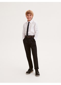 Reserved - Spodnie chino z paskiem - czarny ze sklepu Reserved w kategorii Spodnie chłopięce - zdjęcie 161518351