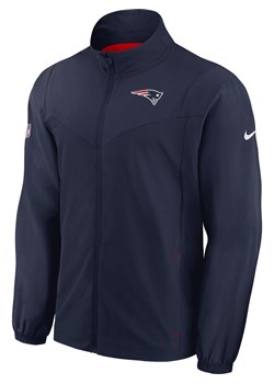 Męska kurtka z zamkiem na całej długości Nike Sideline Repel (NFL New England Patriots) - Niebieski ze sklepu Nike poland w kategorii Kurtki męskie - zdjęcie 161522243
