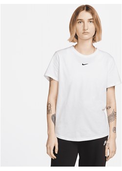 T-shirt damski Nike Sportswear Essential - Biel ze sklepu Nike poland w kategorii Bluzki damskie - zdjęcie 161522434