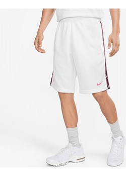 Spodenki męskie z powtarzającym się logo Nike Sportswear - Biel ze sklepu Nike poland w kategorii Spodenki męskie - zdjęcie 161522781