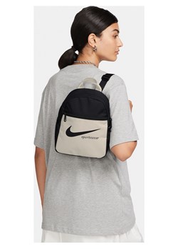 Plecak mini w kratę Nike Sportswear Futura (6 l) - Czerń ze sklepu Nike poland w kategorii Plecaki - zdjęcie 161522893