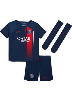 Trzyczęściowy strój dla małych dzieci Nike Dri-FIT Paris Saint-Germain 2023/24 (wersja domowa) - Niebieski ze sklepu Nike poland w kategorii Komplety chłopięce - zdjęcie 161523111