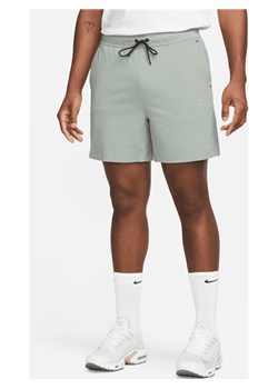 Spodenki męskie Nike Sportswear Tech Fleece Lightweight - Szary ze sklepu Nike poland w kategorii Spodenki męskie - zdjęcie 161523852