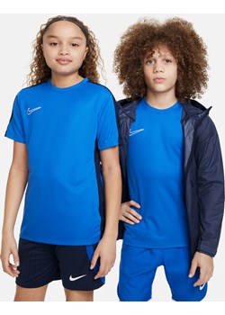 Dziecięca koszulka piłkarska Nike Dri-FIT Academy23 - Niebieski ze sklepu Nike poland w kategorii Bluzki dziewczęce - zdjęcie 161524114