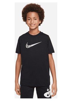 T-shirt dla dużych dzieci Nike Sportswear - Czerń ze sklepu Nike poland w kategorii T-shirty chłopięce - zdjęcie 161524301