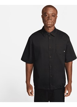 Męska koszula z krótkim rękawem zapinana na guziki Nike Club - Czerń ze sklepu Nike poland w kategorii Koszule męskie - zdjęcie 161524312