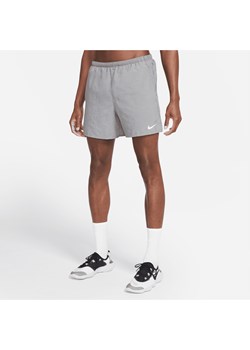 Męskie spodenki do biegania z wszytą bielizną 13 cm Nike Challenger - Szary ze sklepu Nike poland w kategorii Spodenki męskie - zdjęcie 161524490
