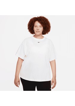 Damska koszulka z krótkim rękawem o kroju oversize Nike Sportswear Essential (duże rozmiary) - Biel ze sklepu Nike poland w kategorii Bluzki damskie - zdjęcie 161525482