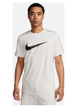 T-shirt męski Nike Sportswear Repeat - Biel ze sklepu Nike poland w kategorii T-shirty męskie - zdjęcie 161525540