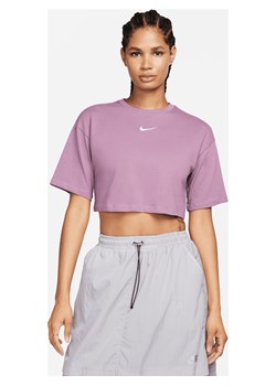 T-shirt damski o krótkim kroju Nike Sportswear - Fiolet ze sklepu Nike poland w kategorii Bluzki damskie - zdjęcie 161527591