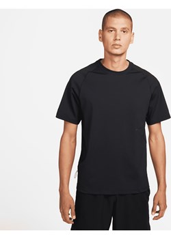 Męska koszulka z krótkim rękawem do fitnessu Męska koszulka z krótkim rękawem do fitnessu - Czerń ze sklepu Nike poland w kategorii T-shirty męskie - zdjęcie 161527653