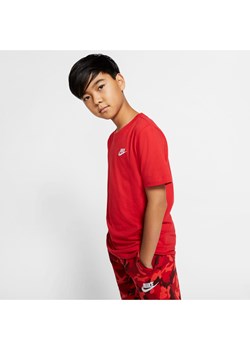 T-shirt dla dużych dzieci Nike Sportswear - Czerwony ze sklepu Nike poland w kategorii T-shirty chłopięce - zdjęcie 161528270